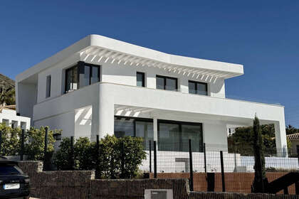 Cluster house for sale in Fuengirola, Málaga. 