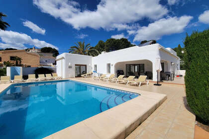 Cluster house for sale in Moraira, Alicante. 