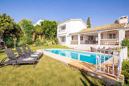 Cluster house for sale in El Paraiso, Estepona, Málaga. 