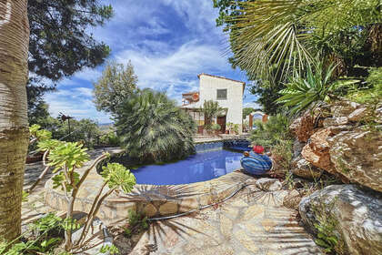 Cluster house for sale in Sayalonga, Málaga. 