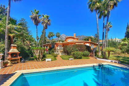 Cluster house for sale in Nagüeles, Marbella, Málaga. 
