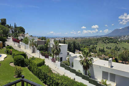 Apartment for sale in El Paraiso, Estepona, Málaga. 