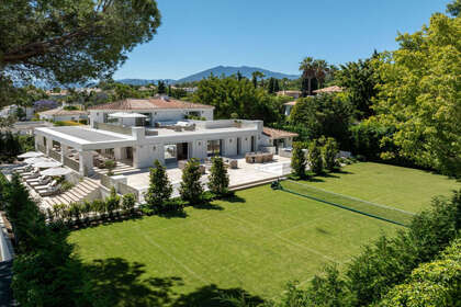 Cluster house for sale in Nagüeles, Marbella, Málaga. 