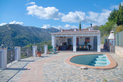 Cluster house for sale in Frigiliana, Málaga. 