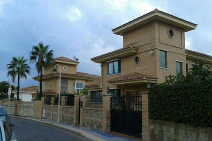 Cluster house for sale in Benidorm, Alicante. 