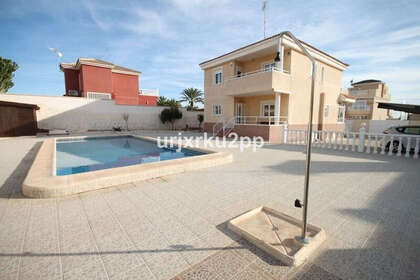 Cluster house for sale in Daya Nueva, Alicante. 