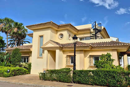 House for sale in San Roque, Cádiz. 