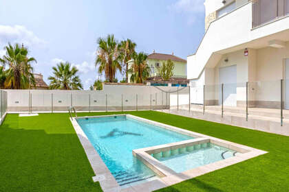 Penthouse for sale in Villamartín, Alicante. 