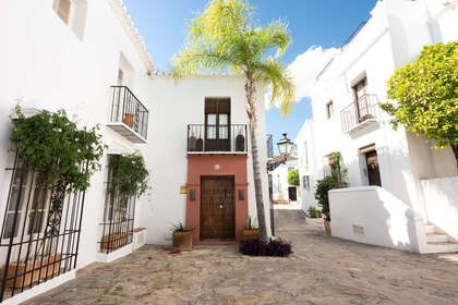 House for sale in Puerto Banús, Marbella, Málaga. 