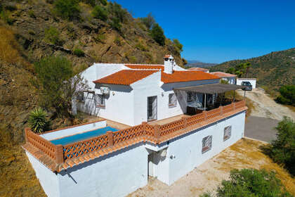 Cluster house for sale in Arenas, Málaga. 