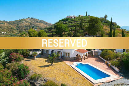 Cluster house for sale in Cómpeta, Málaga. 