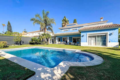 Cluster house for sale in Guadalmina, Málaga. 