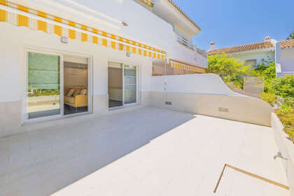 House for sale in Puerto de Cabopino, Marbella, Málaga. 
