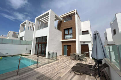 Cluster house for sale in Balones, Alicante. 
