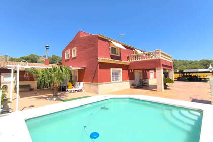 Cluster house for sale in Yecla, Murcia. 