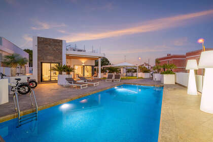 Cluster house for sale in Villamartín, Alicante. 
