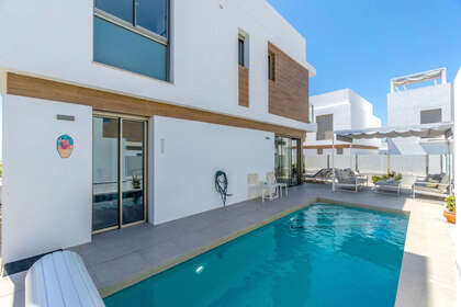 Cluster house for sale in Villamartín, Alicante. 