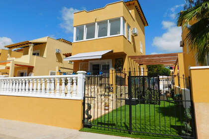 Cluster house for sale in Villamartín, Alicante. 