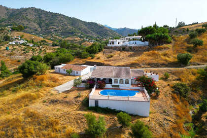 Cluster house for sale in Cómpeta, Málaga. 