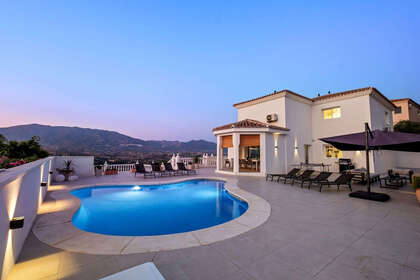 Cluster house for sale in Cerros Del Lago, Marbella, Málaga. 