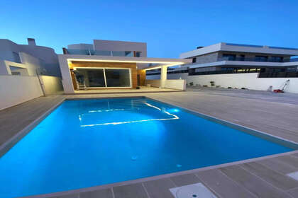 Cluster house for sale in Daya Nueva, Alicante. 