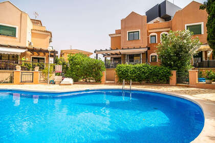 Cluster house for sale in Torrevieja, Alicante. 