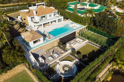 Cluster house for sale in Nueva andalucia, Málaga. 