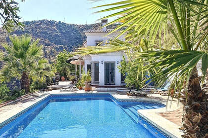 Cluster house for sale in Arenas, Málaga. 