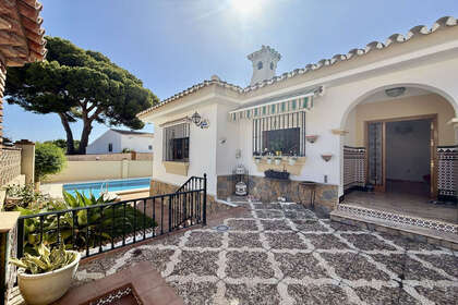 Chalet Adosado venta en Benalmádena, Málaga. 