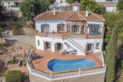 Cluster house for sale in Nerja, Málaga. 