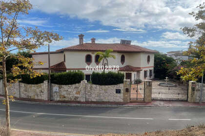 Chalet Adosado venta en Benalmádena, Málaga. 