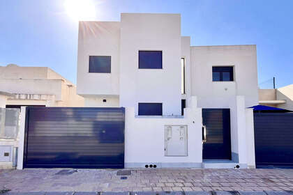 Cluster house for sale in San Pedro del Pinatar, Murcia. 