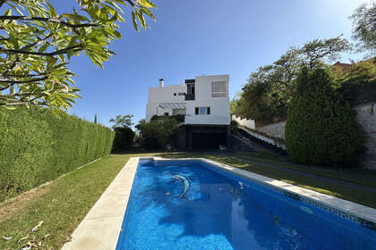 Cluster house for sale in Cerrado de Calderon, Málaga. 