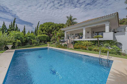 Cluster house for sale in El Paraiso, Estepona, Málaga. 