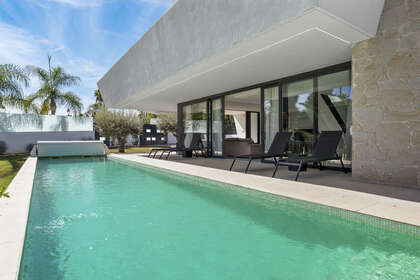 Cluster house for sale in Nueva andalucia, Málaga. 