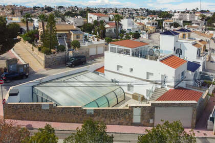 Cluster house for sale in Villamartín, Alicante. 