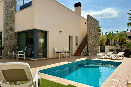 Cluster house for sale in Finestrat, Alicante. 