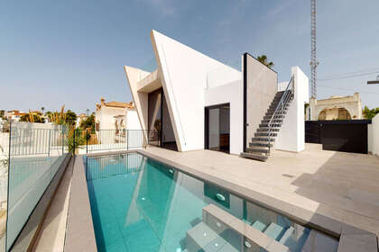 Cluster house for sale in Balones, Alicante. 