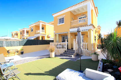 Cluster house for sale in Guardamar del Segura, Alicante. 