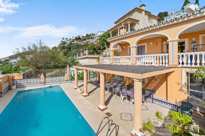 Chalet Adosado venta en Benalmádena, Málaga. 