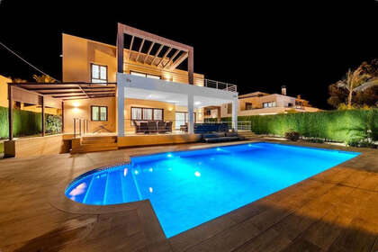 Cluster house for sale in Cabo Roig, Alicante. 