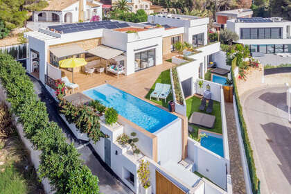 Cluster house for sale in Moraira, Alicante. 