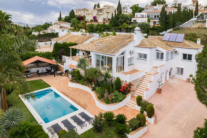 Cluster house for sale in Mijas Golf, Málaga. 
