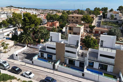 Cluster house for sale in Villamartín, Alicante. 