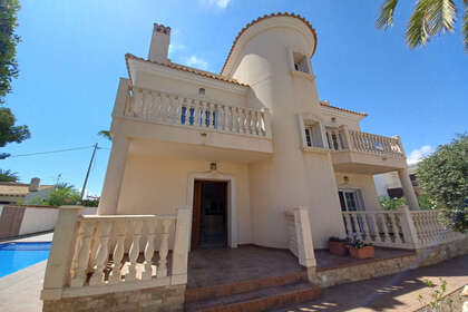 Cluster house for sale in Cabo Roig, Alicante. 