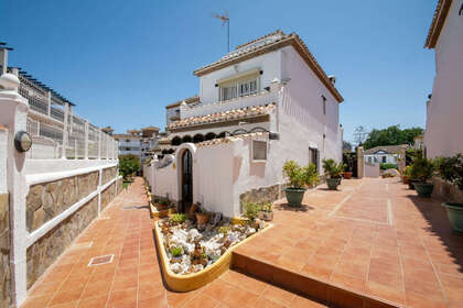 House for sale in Calahonda, Mijas, Málaga. 