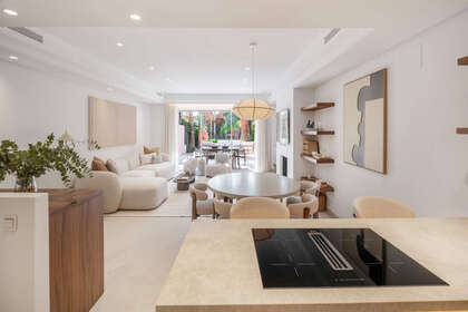 House for sale in Puerto Banús, Marbella, Málaga. 