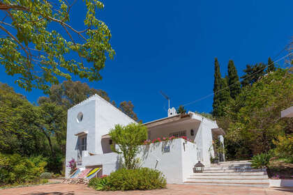 Cluster house for sale in Estepona, Málaga. 