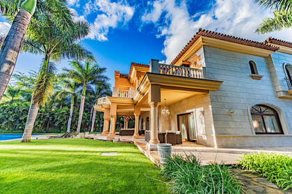 Cluster house for sale in Guadalmina, Málaga. 