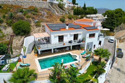 Cluster house for sale in Almuñécar, Granada. 